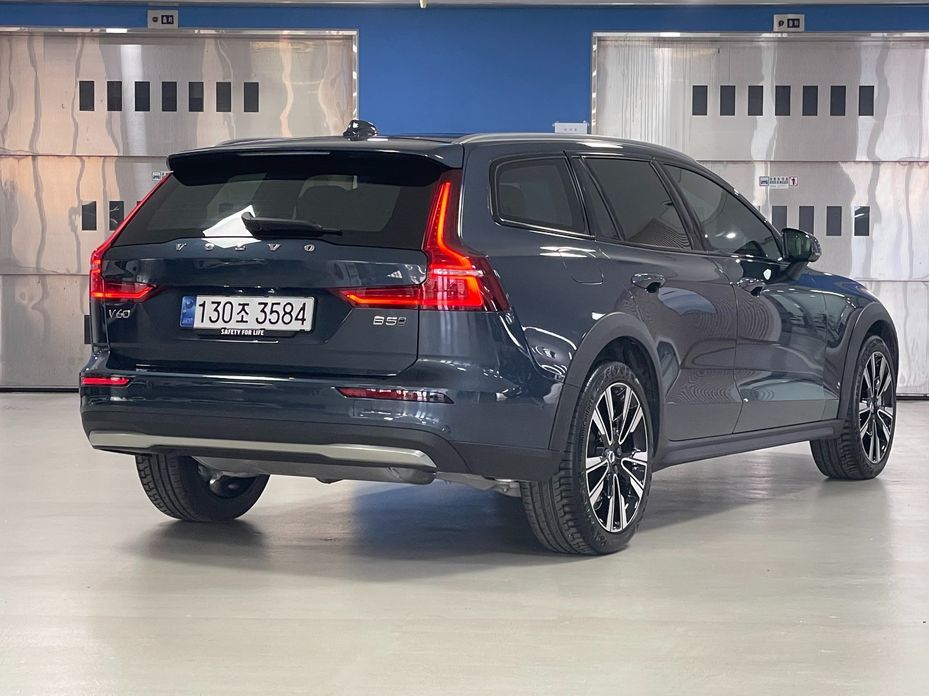Volvo V60 B5 Ultimate AWD, 2024