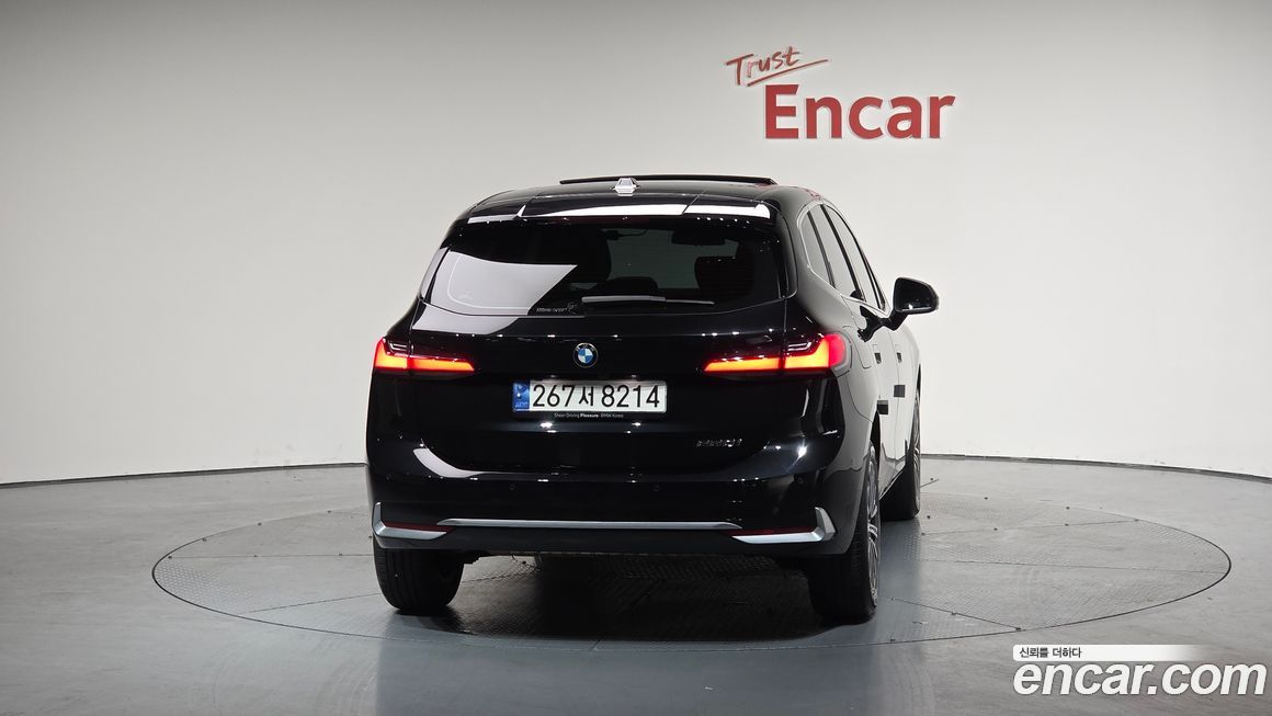 BMW 2-Series 220i Luxury, 2024