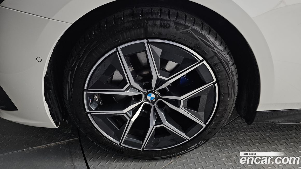 BMW 5-Series 520i M Sport, 2025