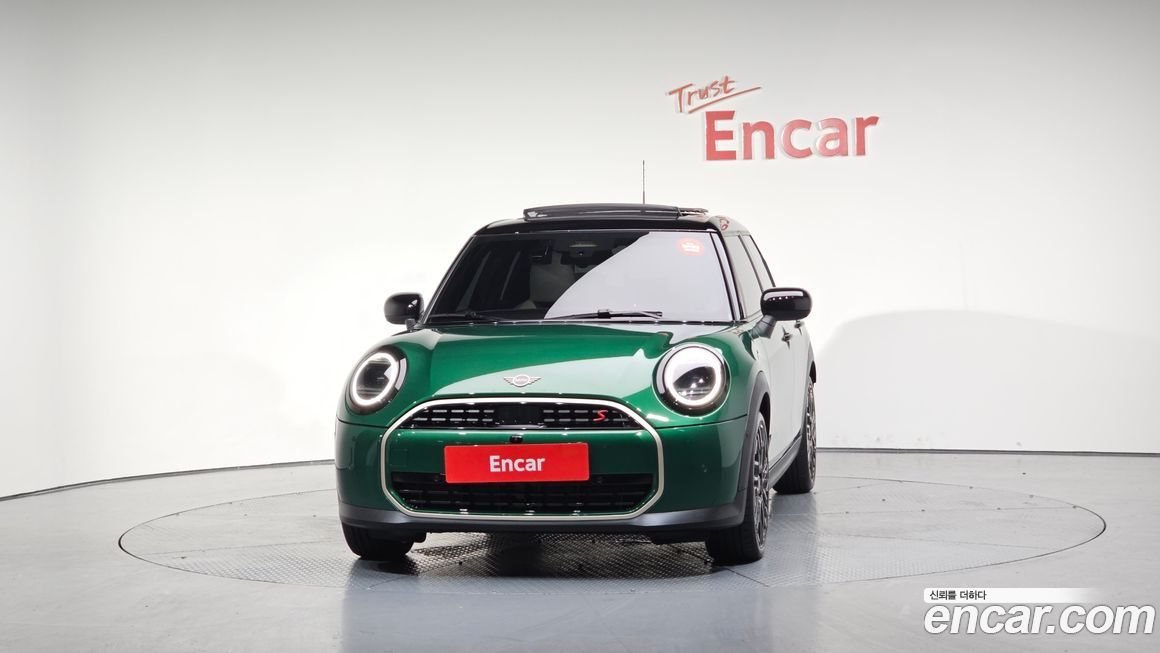 Mini Cooper Favoured, 2025