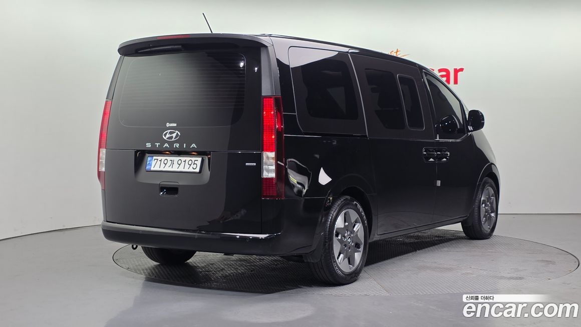 Hyundai Staria 4WD Tourer 11-Seater, 2024