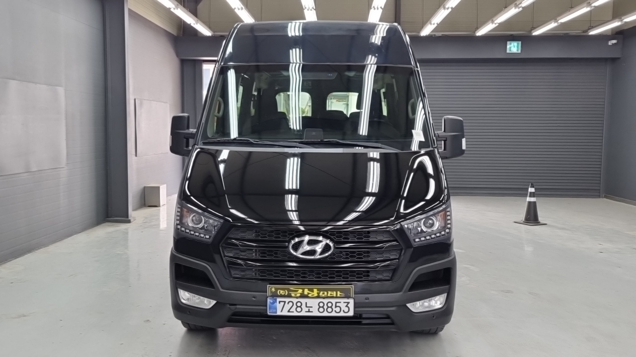 Hyundai Solati 15-seater, 2021