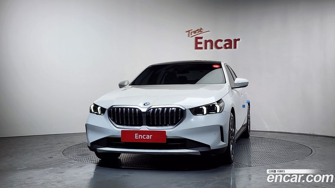 BMW 5-Series 520i, 2024