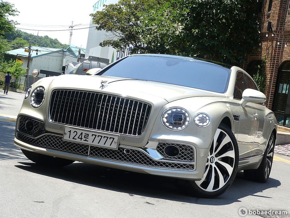 Bentley Flying Spur 4.0 Azure, 2023