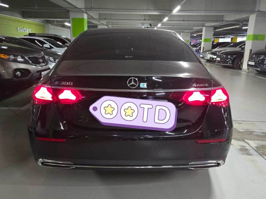 Mercedes-Benz E-Class E300 4MATIC Exclusive, 2024