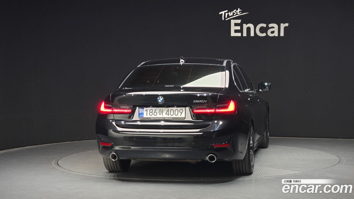 BMW 3-Series 320i, 2022