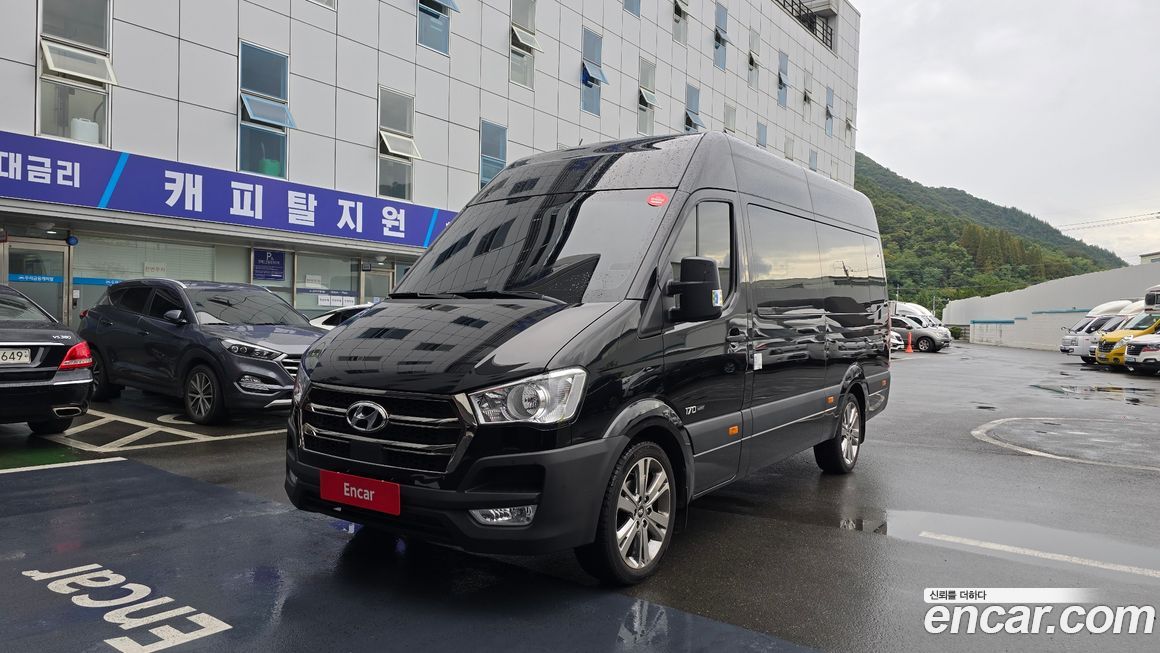 Hyundai Solati 16-seater, 2024