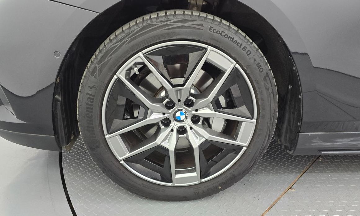 BMW 5-Series 530i xDrive, 2024