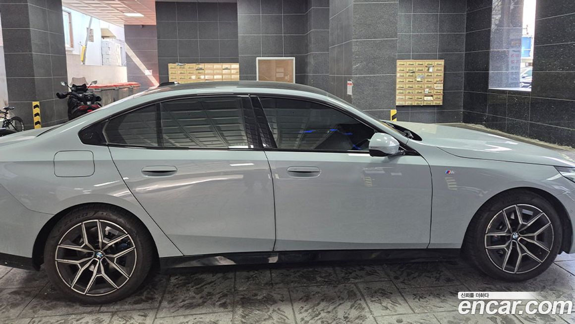 BMW 5-Series 523d M Sport, 2025