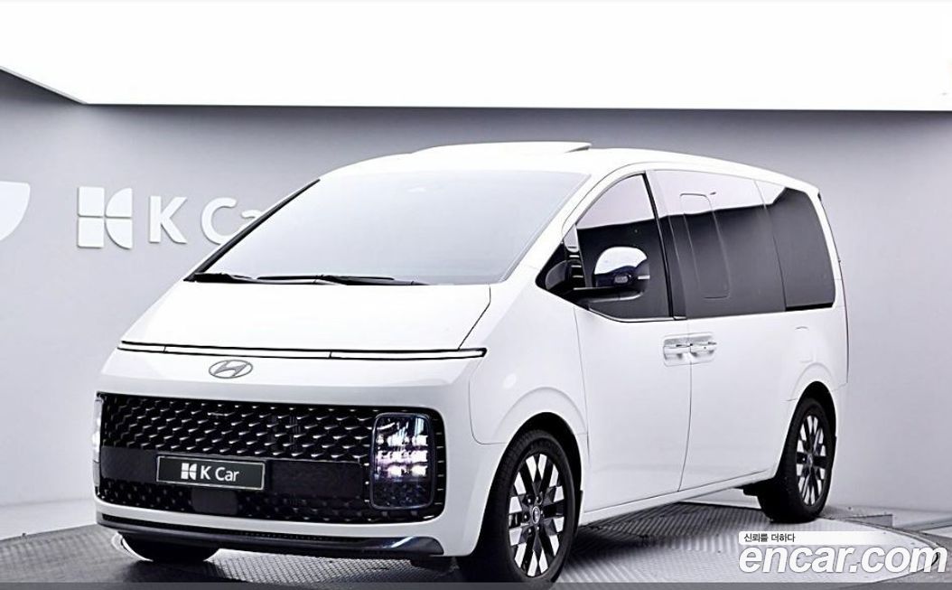 Hyundai Staria 4WD Lounge 7-Seater, 2025