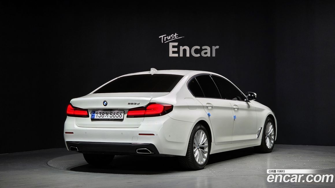 BMW 5-Series 523d Luxury, 2022