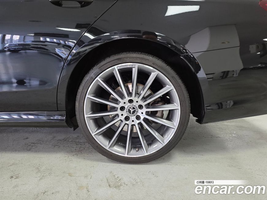 Mercedes-Benz E-Class E350 4MATIC AMG Line, 2021