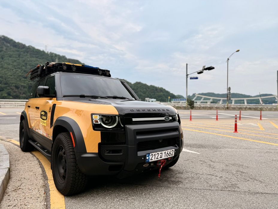 Land Rover Defender 110 D250 SE, 2022