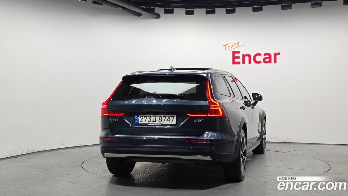 Volvo V60 B5 Ultimate AWD, 2023