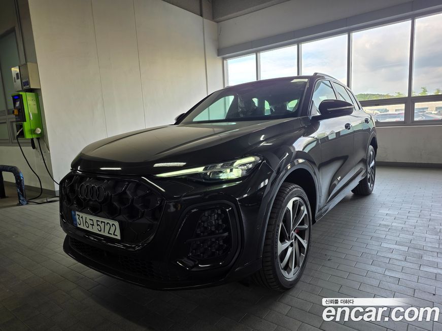 Audi Q5 40 TDI Quattro S Line Black Edition, 2025