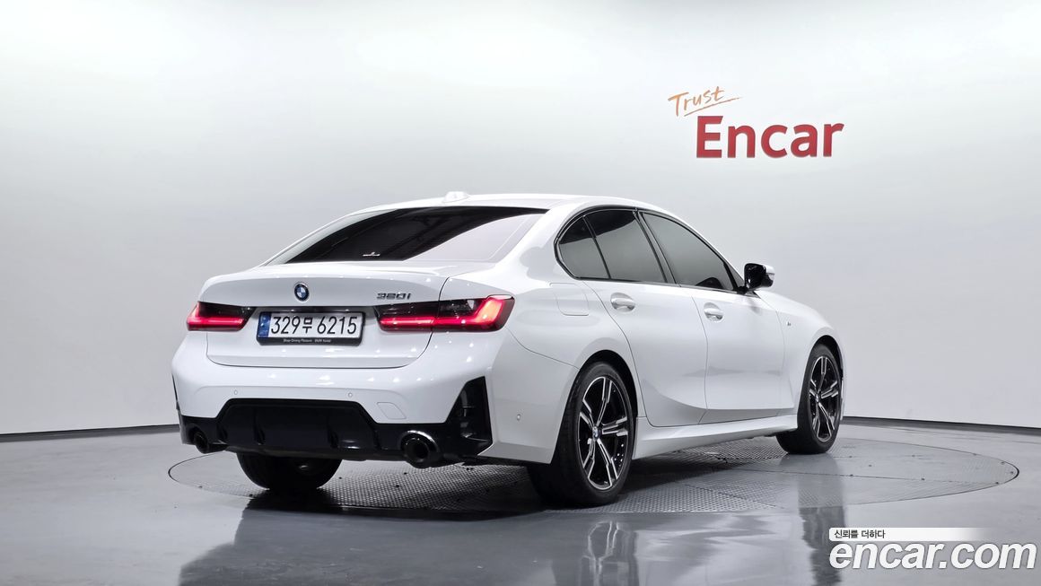 BMW 3-Series 320i M Sport, 2023