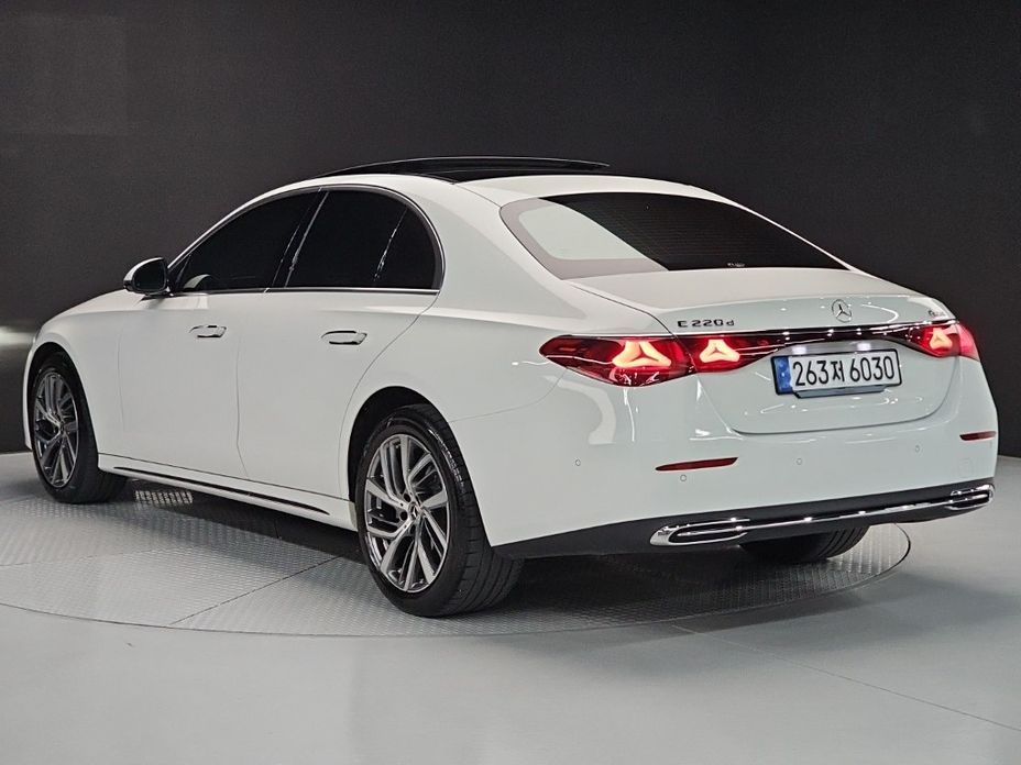 Mercedes-Benz E-Class E220d 4MATIC Exclusive, 2024