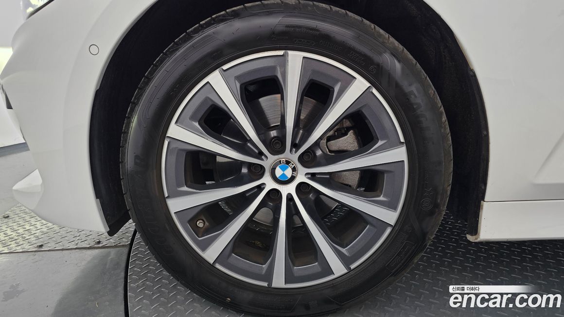 BMW 3-Series 320i, 2023