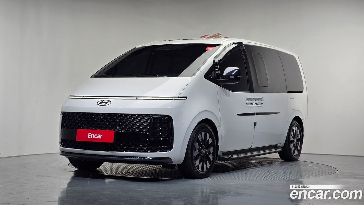 Hyundai Staria Lounge 9-Seater, 2025