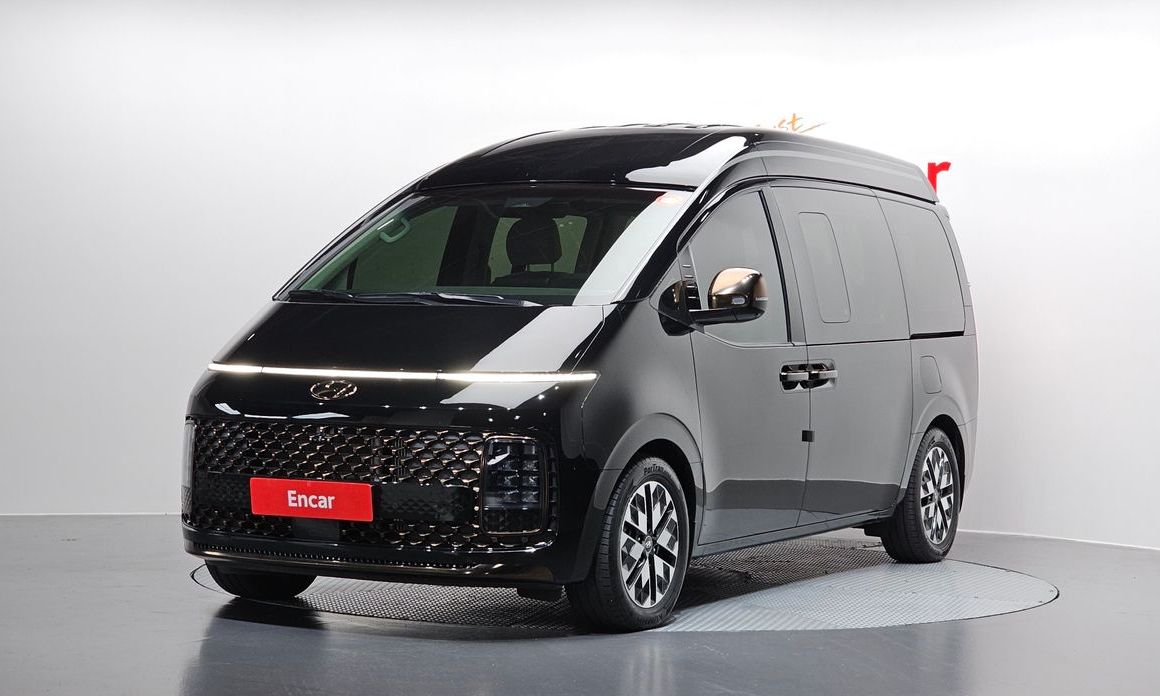 Hyundai Staria 4WD Lounge 7-Seater, 2022