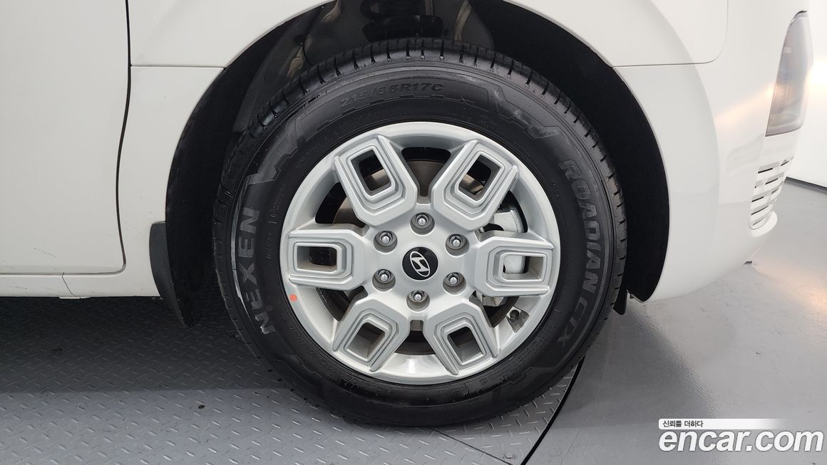 Hyundai Staria 4WD Wheel Chair Lift/Slope, 2025