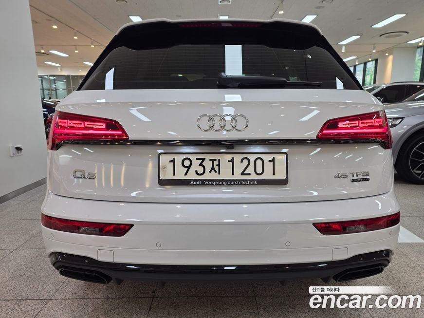 Audi Q5 45 TFSI Quattro Premium, 2024