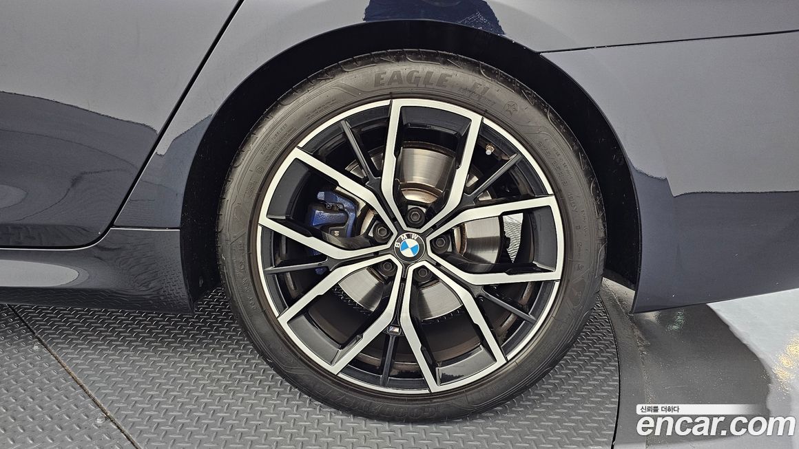 BMW 5-Series 530i M Sport Package, 2023