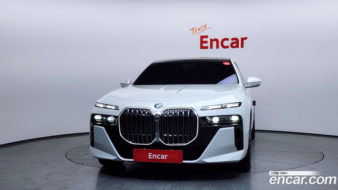 BMW 7-Series 740i xDrive M Sport, 2025