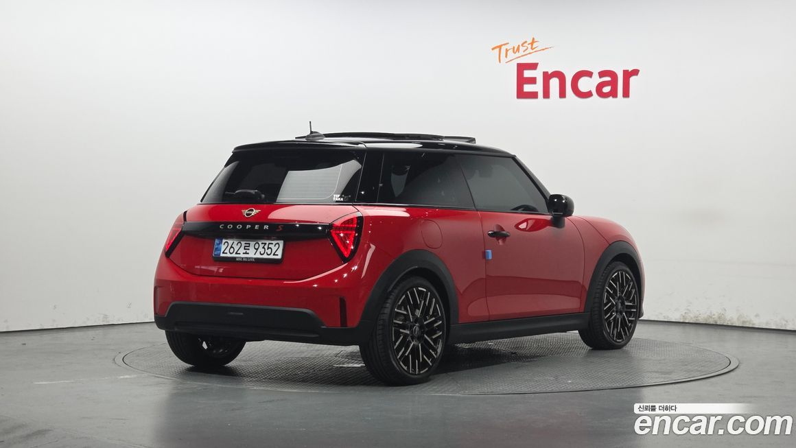 Mini Cooper Favoured, 2025
