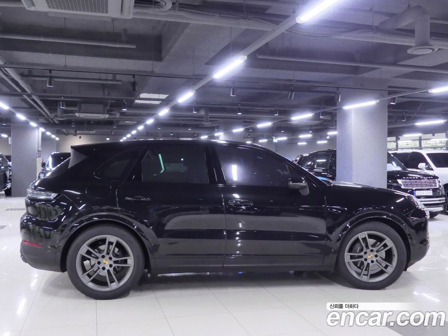Porsche Cayenne 3.0, 2024