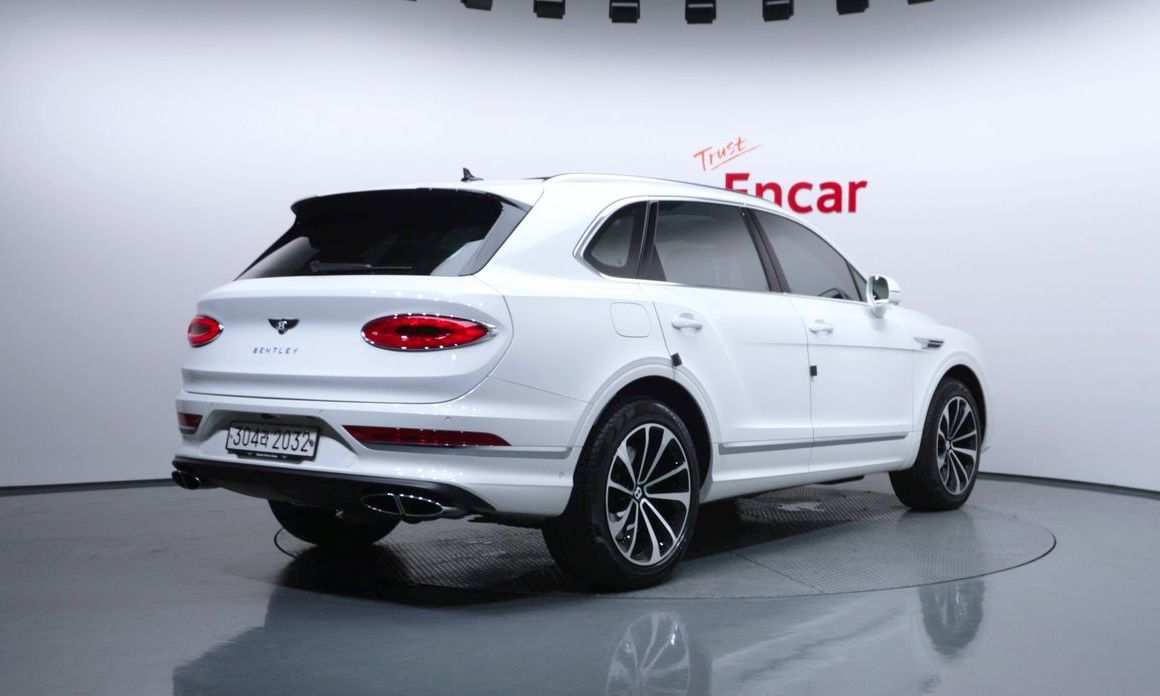 Bentley Bentayga 4.0 V8 Base, 2024