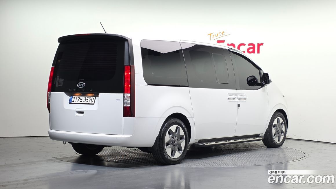 Hyundai Staria 4WD Tourer 9-Seater, 2025