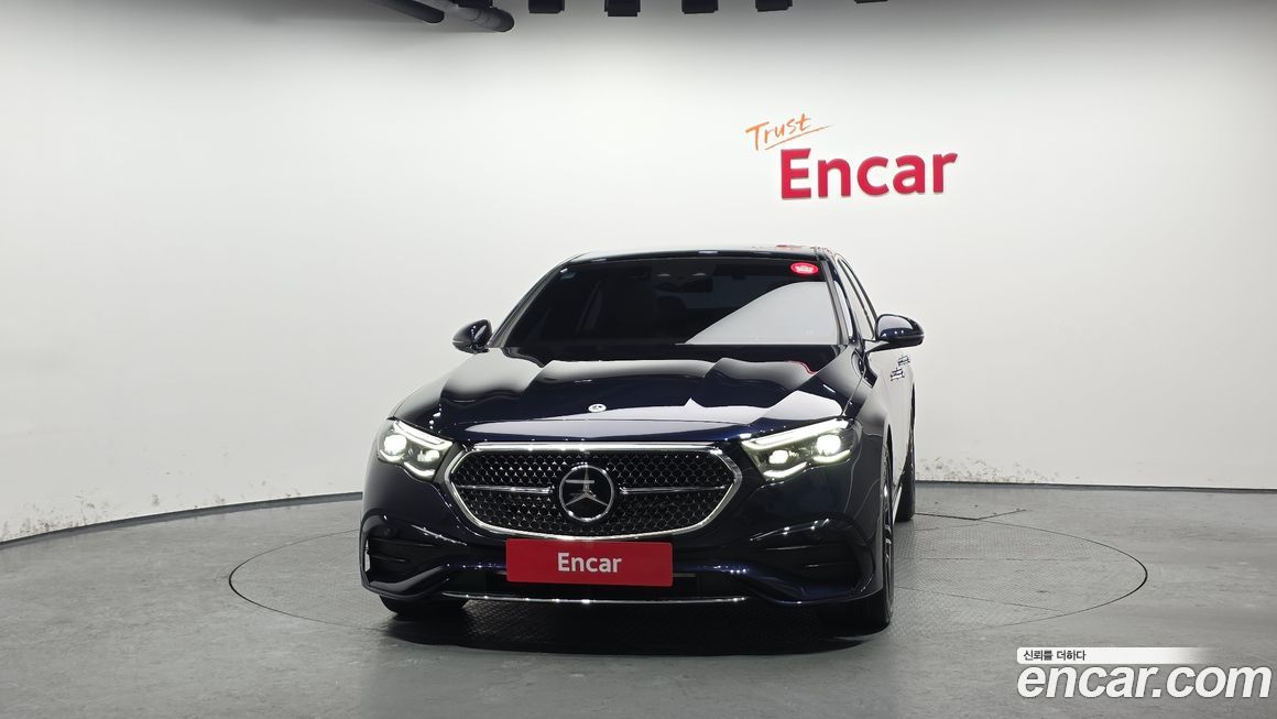Mercedes-Benz E-Class E300 4MATIC AMG Line, 2024