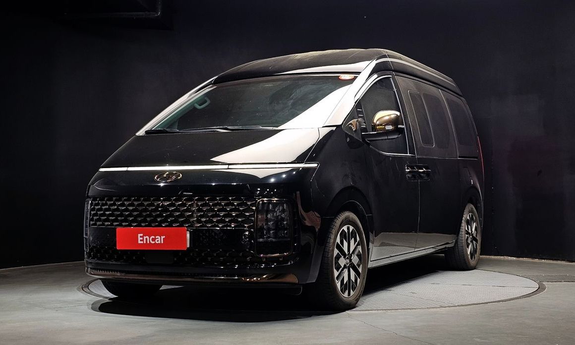 Hyundai Staria Lounge 7-Seater, 2022