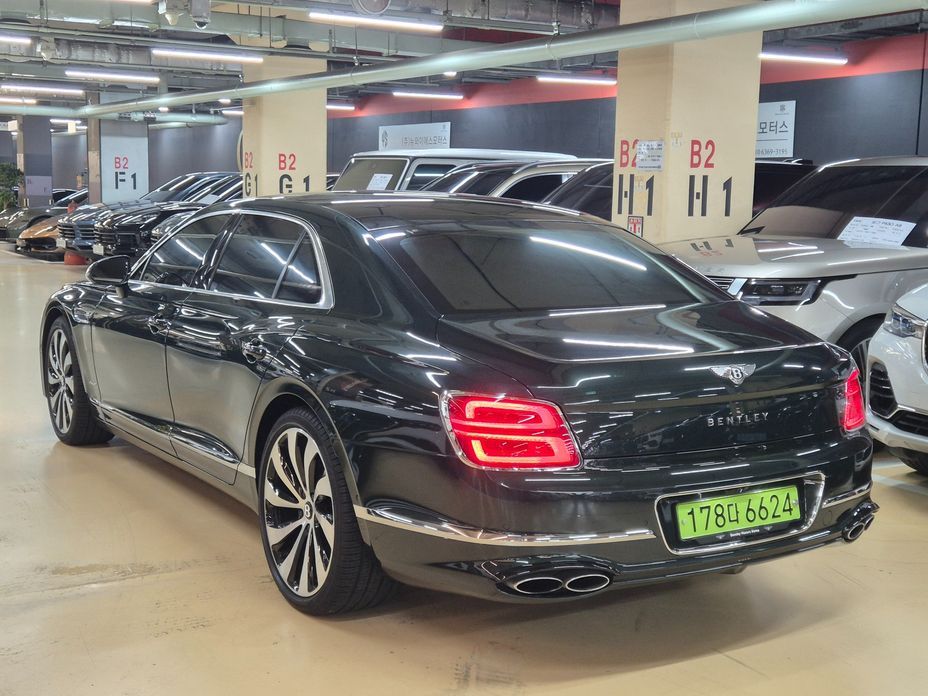Bentley Flying Spur 4.0 Azure, 2024