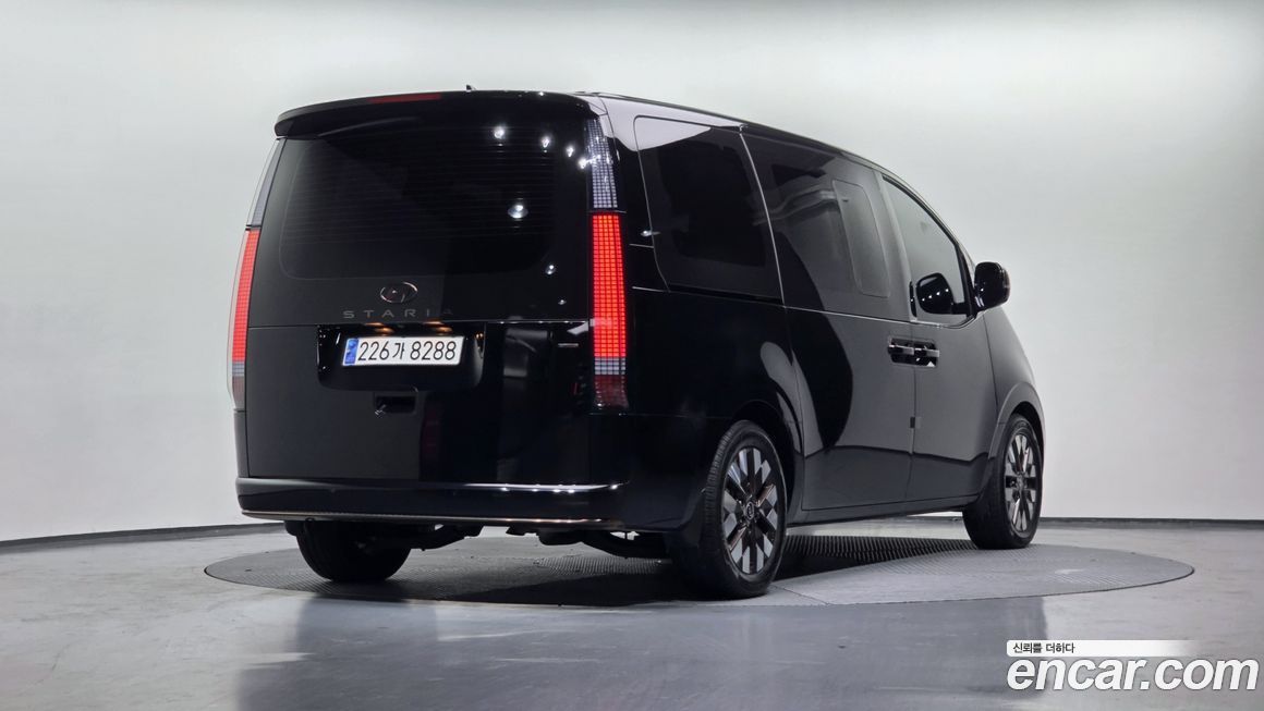 Hyundai Staria 4WD Lounge 9-Seater, 2024