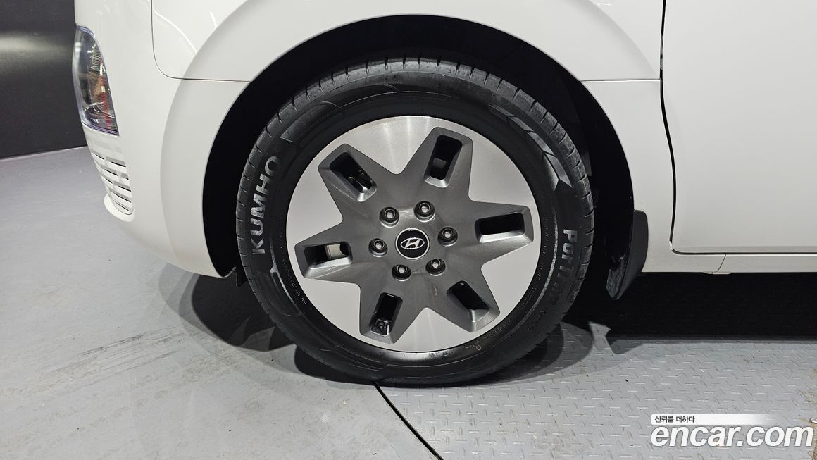 Hyundai Staria Tourer 9-Seater, 2024