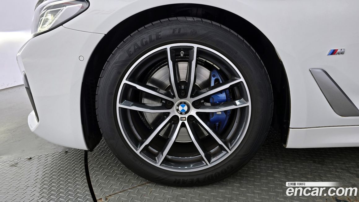 BMW 5-Series 520i M Sport, 2023