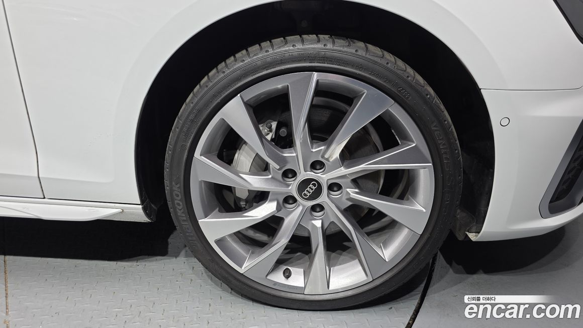 Audi A4 45 TFSI Quattro Premium, 2023