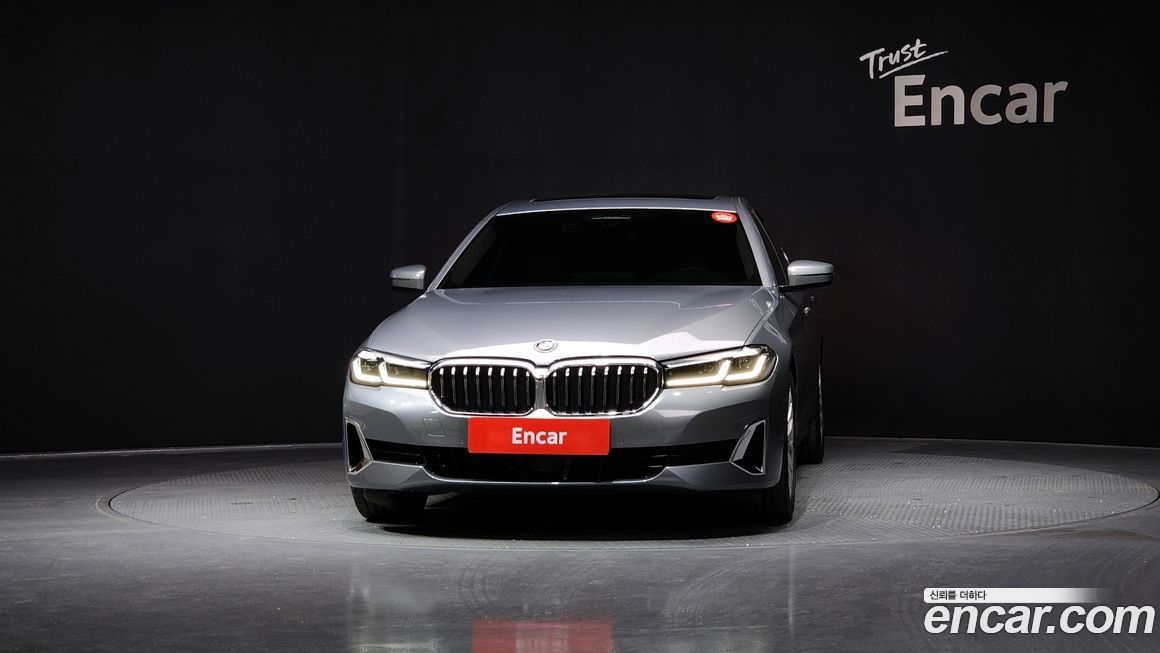 BMW 5-Series 520i Luxury, 2023