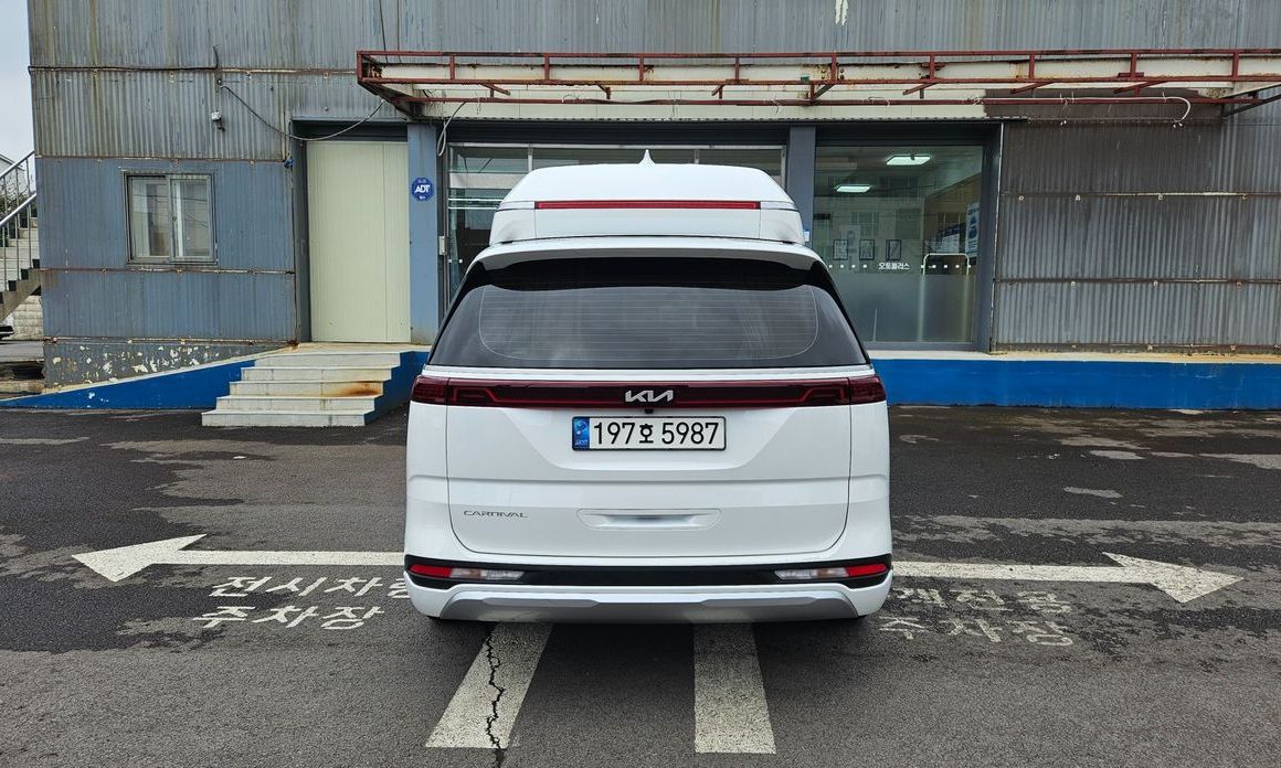 Kia Carnival 9-Seater Hi-Limousine, 2022