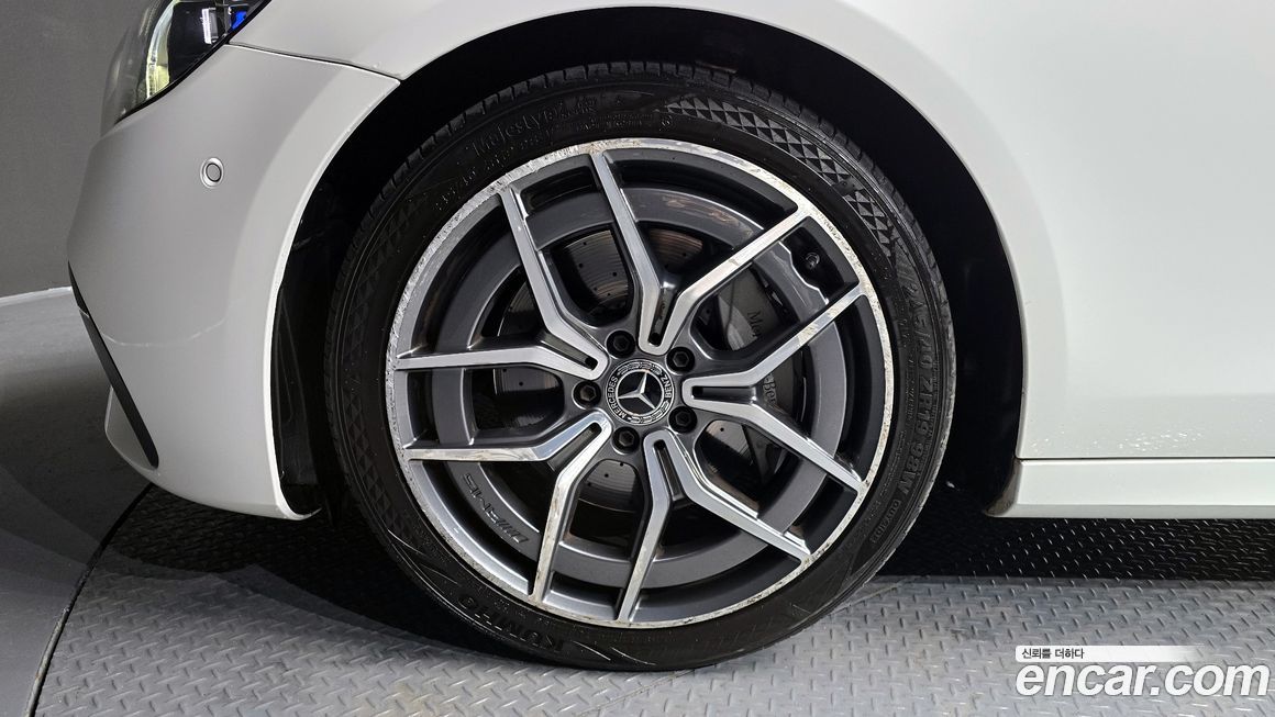 Mercedes-Benz E-Class E220d 4MATIC AMG Line, 2022