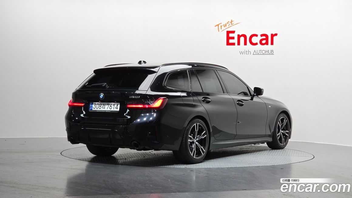 BMW 3-Series 320i Touring M Sports, 2023