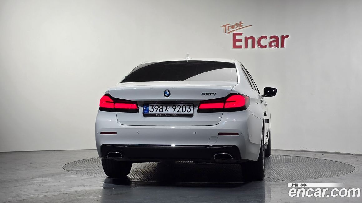 BMW 5-Series 520i Luxury, 2023