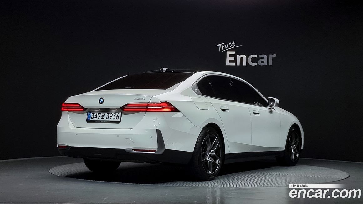 BMW 5-Series 520i, 2025