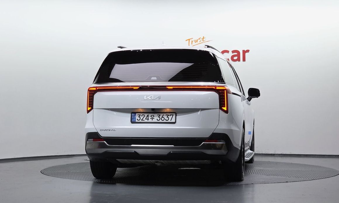 Kia Carnival 9-Seater Signature, 2024