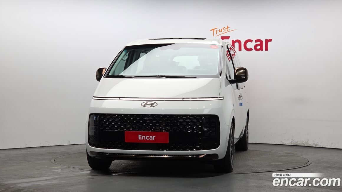 Hyundai Staria 4WD Lounge 9-Seater, 2025