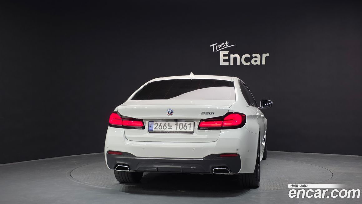 BMW 5-Series 530i M Sport Package, 2023