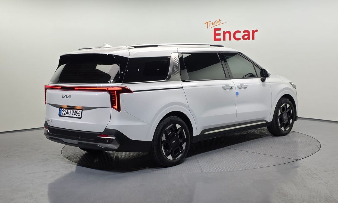 Kia Carnival 9-Seater Signature, 2024