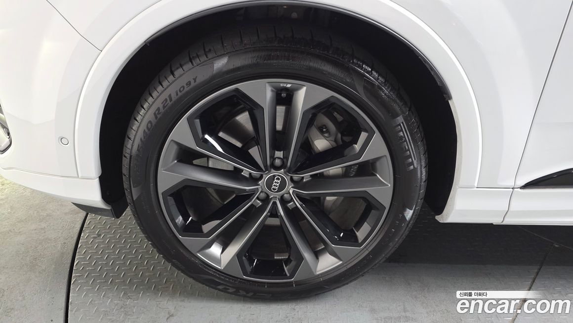 Audi Q7 55 TFSI Quattro Premium, 2025